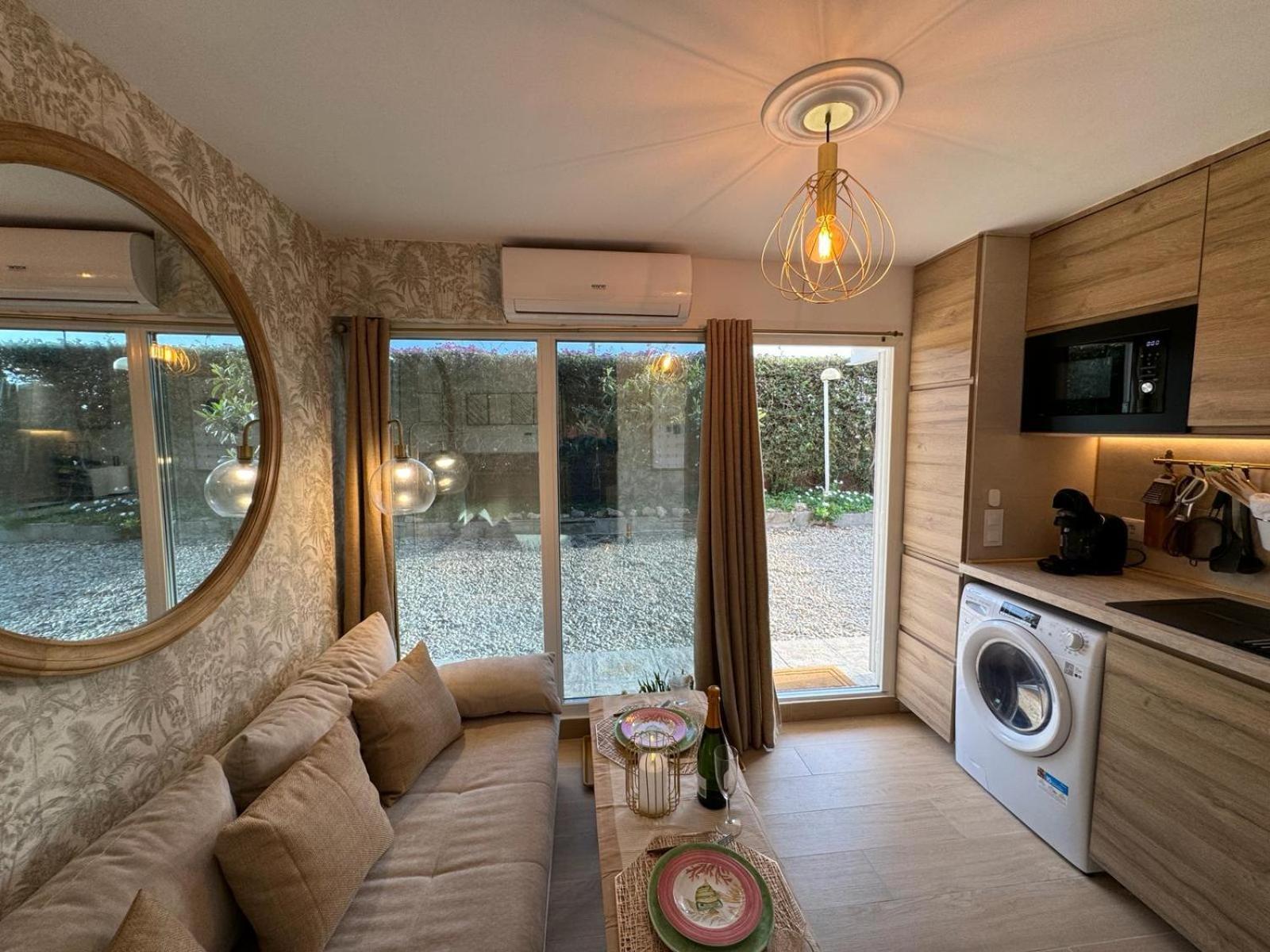 The Mini Apartment Кастелдефелс Екстериор снимка