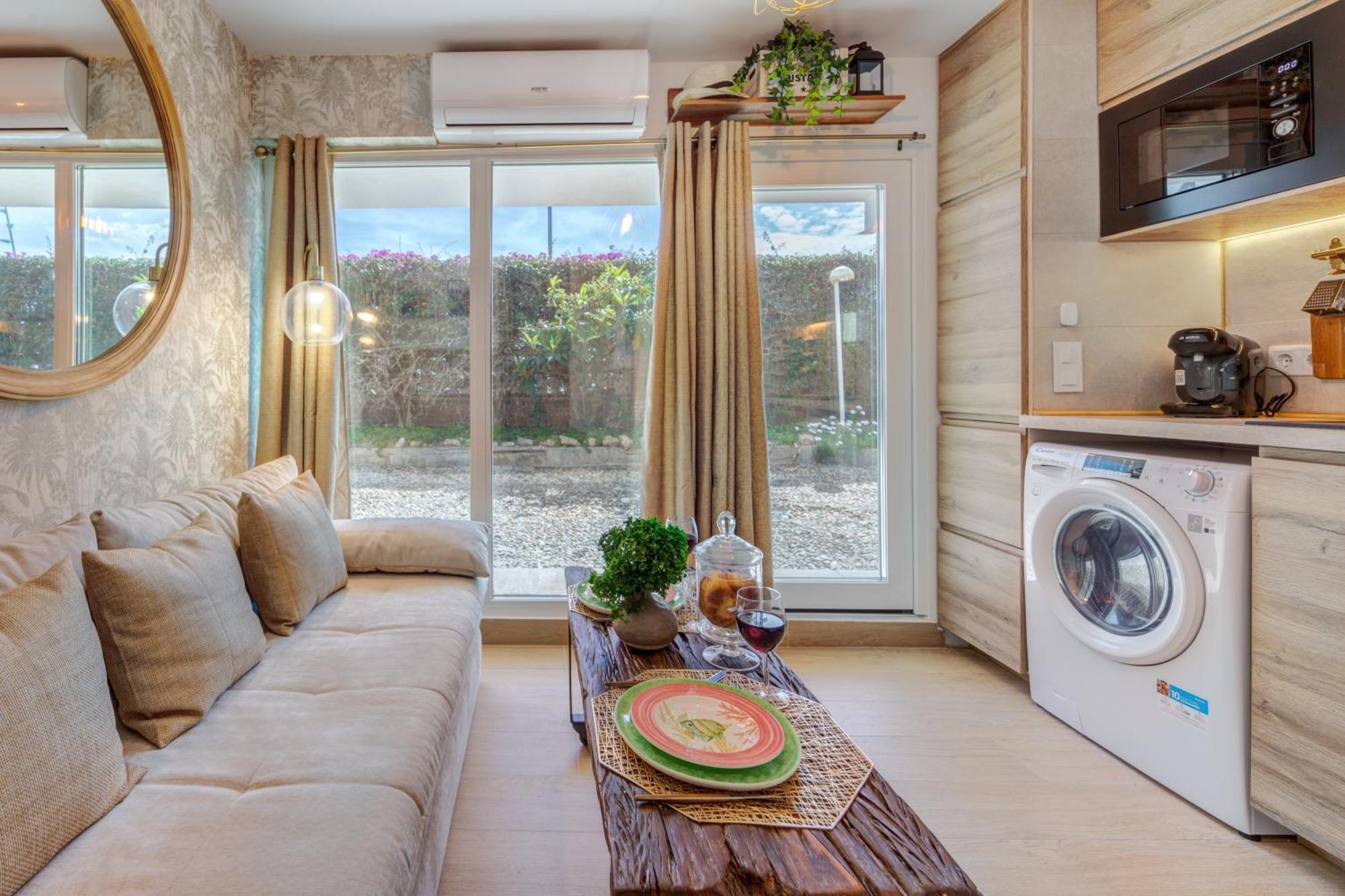 The Mini Apartment Кастелдефелс Екстериор снимка