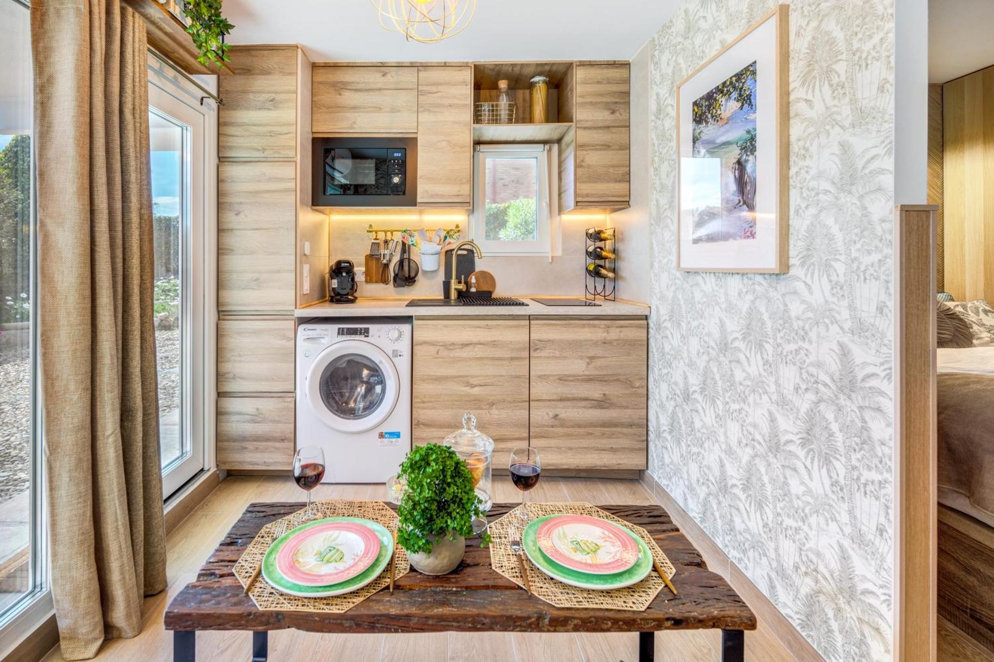 The Mini Apartment Кастелдефелс Екстериор снимка